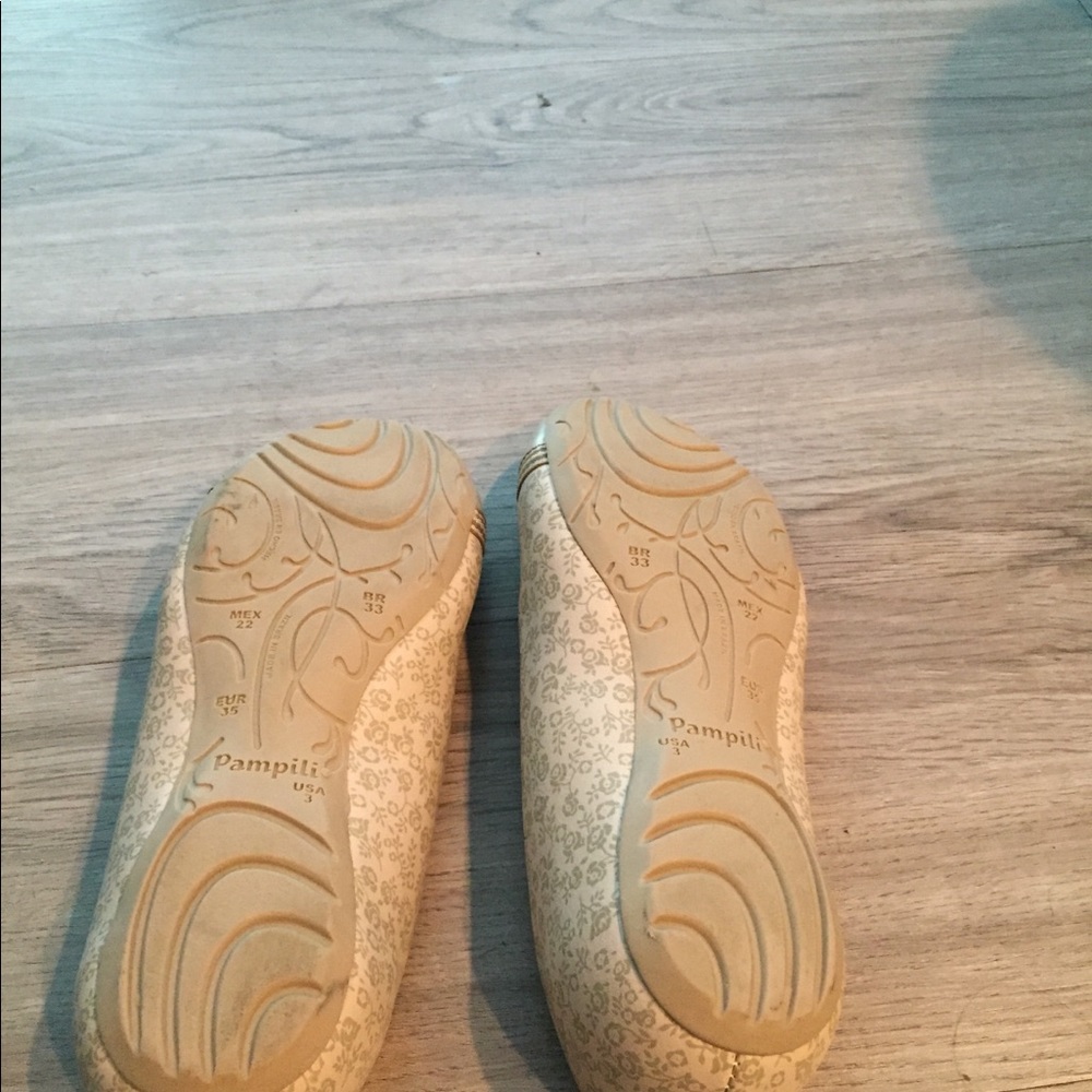 Shoes - Picture 4 of 4